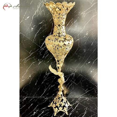 خرید، قیمت و مشخصات گلدان برنزی مدرن و لوکس با طرح گل یاس و ملکه بالدار، کمر باریک و زیر قیمت | چترزندگی