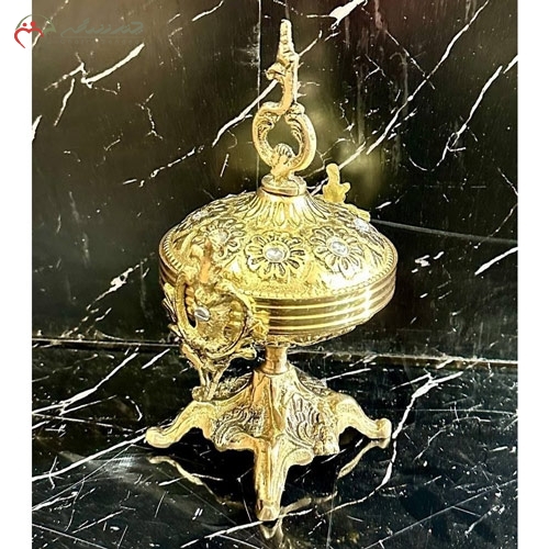 خرید، قیمت و مشخصات قندان متوسط برنزی مدرن و زیبا طرح گل یاس با پایه چهارگوش و طلایی زیر قیمت | چترزندگی