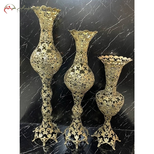 خرید، قیمت و مشخصات گلدان های برنزی زیبا و مدرن پر کار و پایه دار طرح گل یاس طلایی رنگ زیر قیمت | چترزندگی