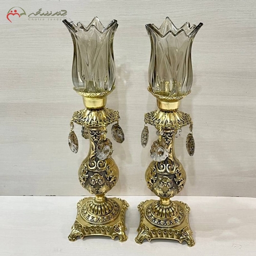 خرید، قیمت و مشخصات شمعدان های برنزی به روز و شیک دایکاست با لاله های شیشه ای و طرح گل برجسته زیر قیمت | چترزندگی