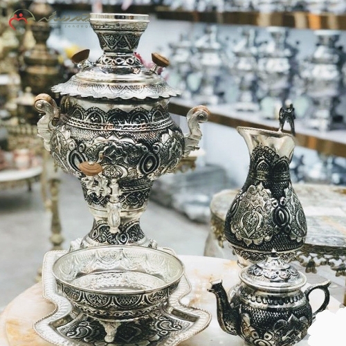حرید، قیمت و مشخصات سماور 4 لیتری ویکتوریا قلم کاری شده و لبه دار کار دست و بدنه آبکاری نقره ای با ضمانت 12 ماهه - چترزندگی