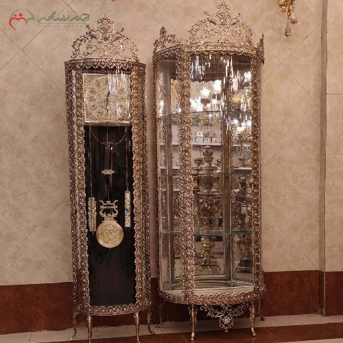 خرید، قیمت و مشخصات ست ویترین و ساعت ایستاده برنزی به رنگ آنتیک مدل گل رز برجسته و ضمانت رنگ و دوام بدنه - چترزندگی
