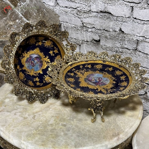 خرید، قیمت و مشخصات کاسه بشقاب پایه خرچنگی با زمینه ی طرح دار سرمه ای و یدنه ی تمام برنزی کار شده فروش به قیمت تولیدی - چترزندگی