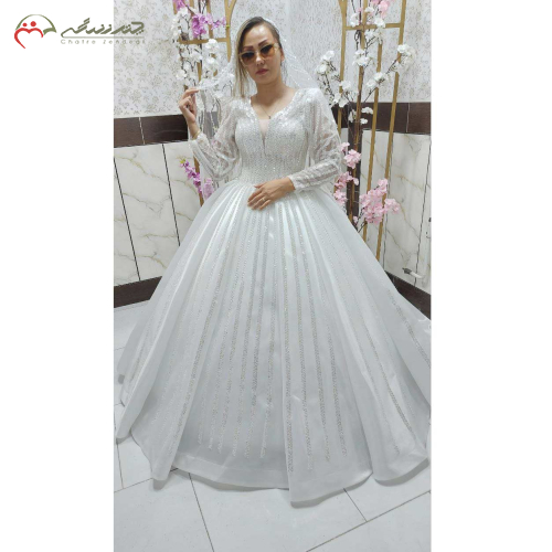 فروش، اجاره و مشخصات لباس عروس سنگدوزی شده پرکار و براق چشمگیر_ چترزندگی