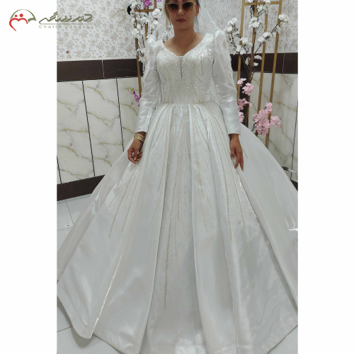 فروش، اجاره و مشخصات زیباترین لباس عروس بالاتنه پرکار سنگدوزی شده یقه دلبر شاینی شیک با بهترین تنخور_ چترزندگی