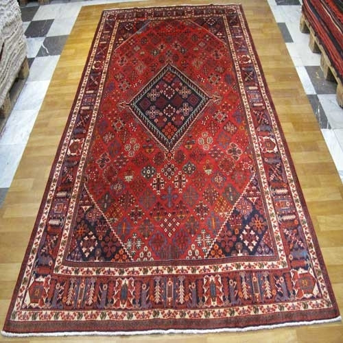 خرید آنلاین، فرش دستباف ميمه با نقشه تماشاییی، طرح لچک و ترنج، رنگ زمینه لاكي با حاشیه سرمه اي کد ۳۹۳۰۷، زیر قیمت بازار | چترزندگی
