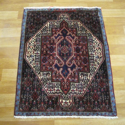 خرید آنلاین، فرش دستباف سنندج کد 38235 سایز پشتی، رنگ زمینه كرم و حاشیه آبي، زمینه لچک و ترنج، زیر قیمت بازار | چترزندگی