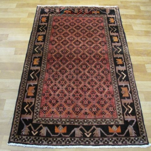 خرید آنلاین، فرش بافته شده دست طالقان، طرح بندي با رنگ زمینه لاكي و حاشیه سرمه اي کد ۳۹۸۰۳، قیمت عالی | چترزندگی