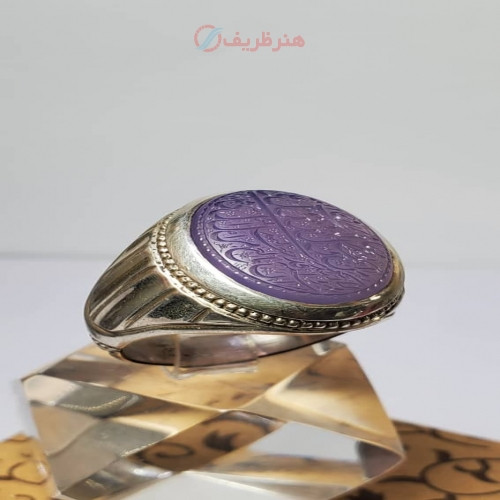 انگشتر مردانه با رکاب نقره  و نگین عقیق کبود یمنی با حکاکی و درج مهر بر روی نگین