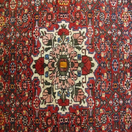 فرش زیبا هنر دست حسين آباد همدان، طرح لچک و ترنج با رنگ زمینه لاكي و حاشیه سرمه اي کد ۳۹۷۹۵ - چترزندگی