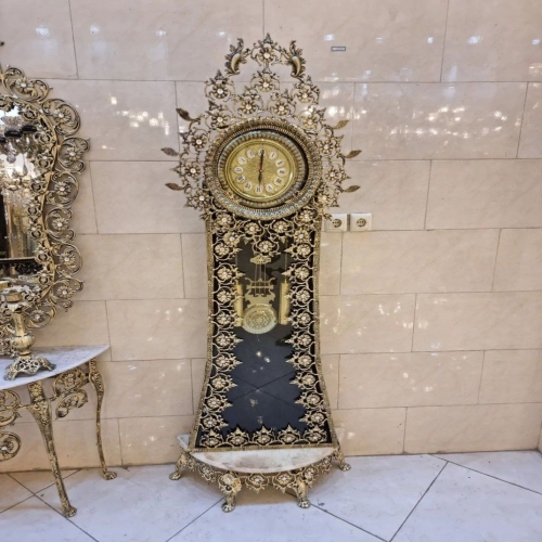 خرید، قیمت و مشخصات ساعت ایستاده لاکچری مدل کنسول دار از جنس آلومینیوم و پایه های سنگی زیر قیمت - چترزندگی