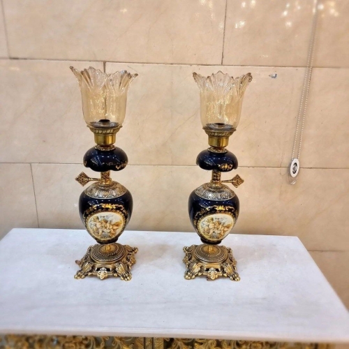 شمعدان آنتیک ترکیبی از برنز و سرامیک و لاله های شیشه ای