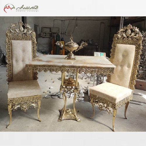 میز ناهار خوری 2 نفره بدنه تمام برنزی و رویه سنگ مرمر پایه اسبی رنگ ثابت و شیک
