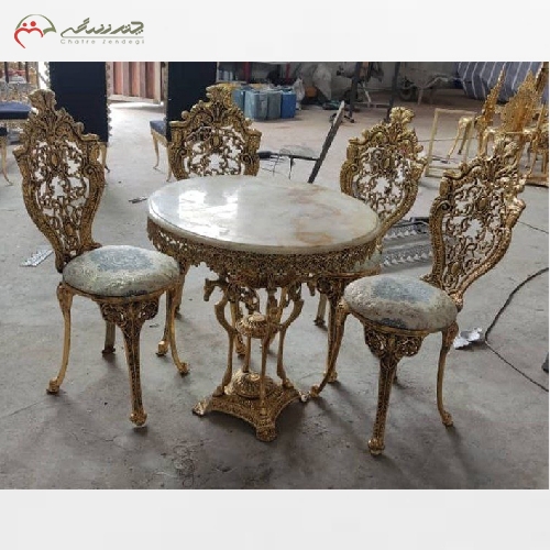 میز ناهار خوری 4 نفره مدل سلطنتی بدنه تمام برنزی رنگ ثابت پایه اسبی