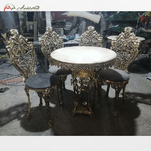 میز ناهار خوری چهار نفره مدل سلطنتی رنگ پارچه به انتخاب مشتری و بدنه برنزی - چترزندگی