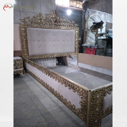 سرویس خواب برنزی دو نفره شامل تخت و آینه و کنسول با رنگ بندی و طراحی متنوع