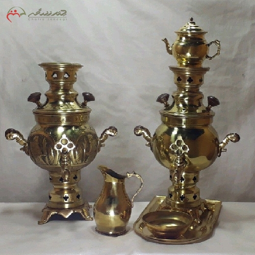 سماور ذغالی 2 لیتری در دو طرح ساده و قلم زنی شده سنتی و بدنه برنجی رنگ ثابت با ضمانت