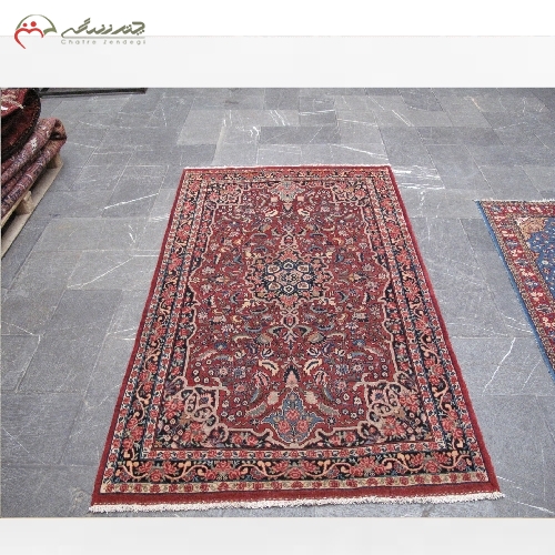 فرش دستبافت بیجار حاشیه ی سرمه ای و طرح زمینه بی نظیر به رنگ لاکی با ضمانت 39005