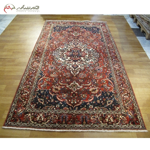 فرش دستبافت بختیار با زمینه لاکی و نقشه بی نظیر با الیاف درجه یک کد 39284 - چترزندگی