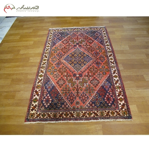 فرش دستبافت میمه طرح لچک و ترنج با زمینه لاکی و نقشه بی نظیر و دوام بالا کد 39328