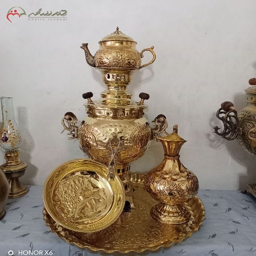 ست 5 پارچه سماور ذغالی تبریز با سینی سنتی و قلم زنی شده در دو رنگ طلایی و آنتیک