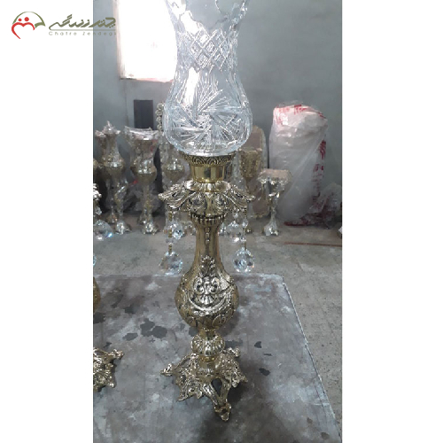 شمعدان برنزی آویز دار طرح تاج دار