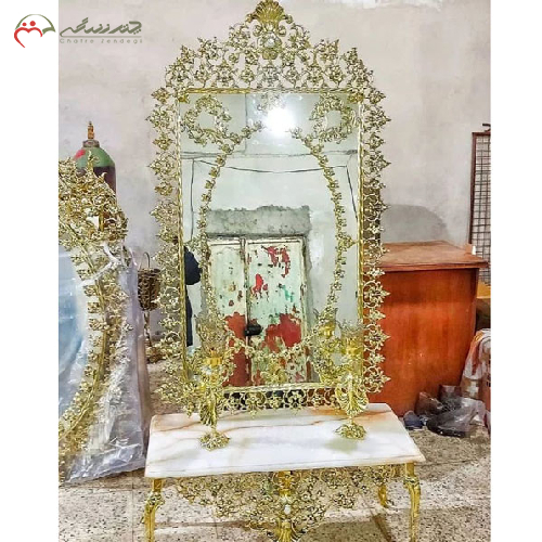 سرویس آینه کنسول و شمعدان برنزی تاج دار با حاشیه گل