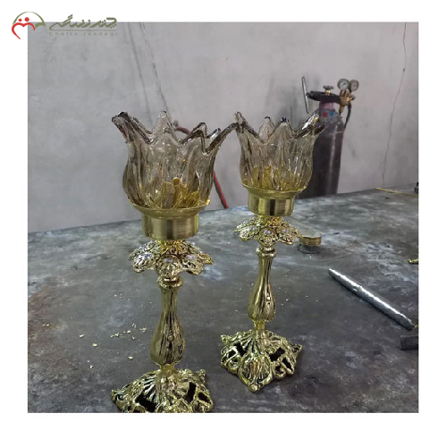 شمعدان برنزی پایه دار طرح گل لاله سایز کوچک