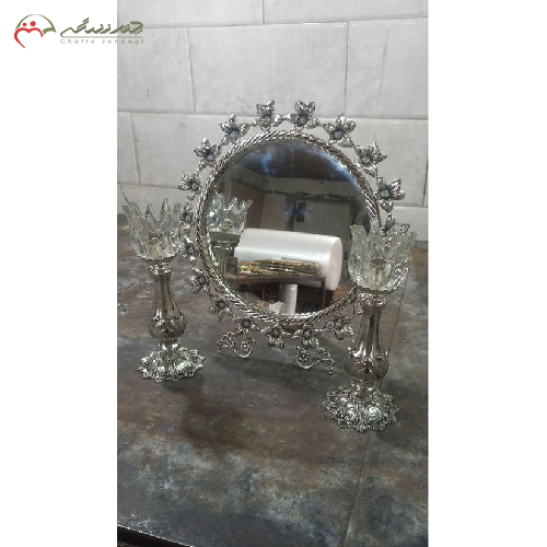 ست آینه گرد و شمعدان برنزی با حاشیه گل