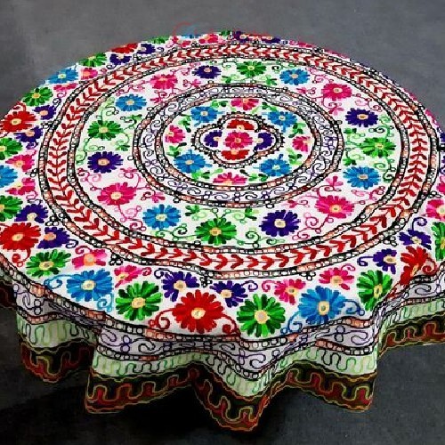 رومیزی پر نقش گرد سوزن دوزی و آینه کاری B-5 کار روی پارچه کتان و دوخته شده با نخ سوزن دوزی عالی | چترزندگی