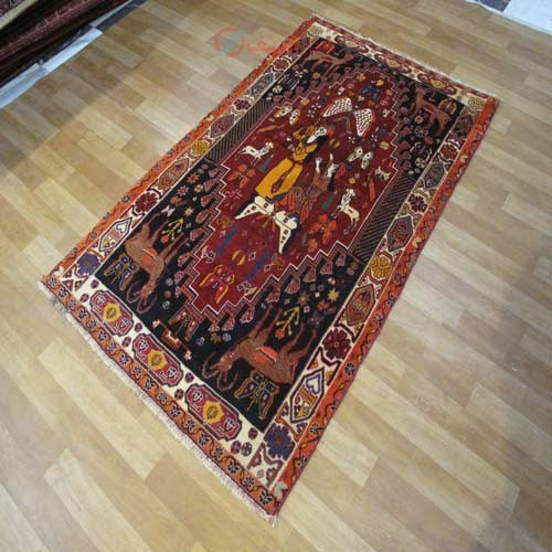 فرش دستباف شيراز کد 38421 با نقشه بی نظیر، طرح زیبای لیلی و مجنون سایز قاليچه رنگ زمینه لاكي با حاشیه كرم