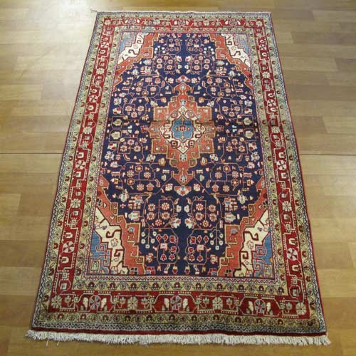 فرش دستباف جوزان ملاير کد 38937 در طرح لچک و ترنج با رنگ زمینه سرمه اي و حاشیه لاكي - چترزندگی