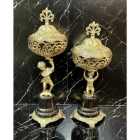 خرید، قیمت و مشخصات ظرف شکلات خوری برنزی شیک و به روز طرح پسربچه ایستاده و پایه سنگی مشکی زیر قیمت | چترزندگی