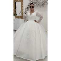 خرید، قیمت و مشخصات لباس عروس یقه پله ای از جنس حریر کارولند کار شده از وبسایت خدمات ازدواج - چترزندگی