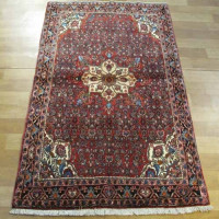 خرید آنلاین، فرش دستباف بيجار طرح لچک و ترنج،  رنگ زمینه لاكي وحاشیه سرمه اي کد ۳۸۹۹۲، زیر قیمت بازار | چترزندگی