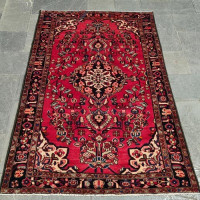 خرید آنلاین، فرش دستباف وینتیج سريش آباد قروه کد 37923 سایز قالیچه، طرح لچک و ترنج با زمینه لاكي رنگ حاشیه سرمه اي، زیر قیمت بازار | چترزندگی